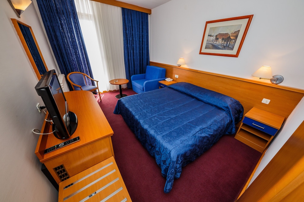 Standard Double or Twin Room, Balcony, Sea View photo 2