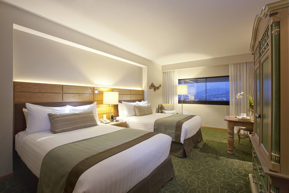 Club Room, 2 Double Beds - Photo 4