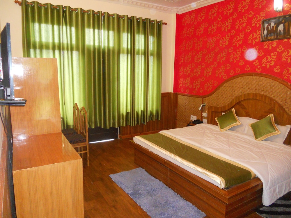 Luxury Double Room, Smoking, Mountain View