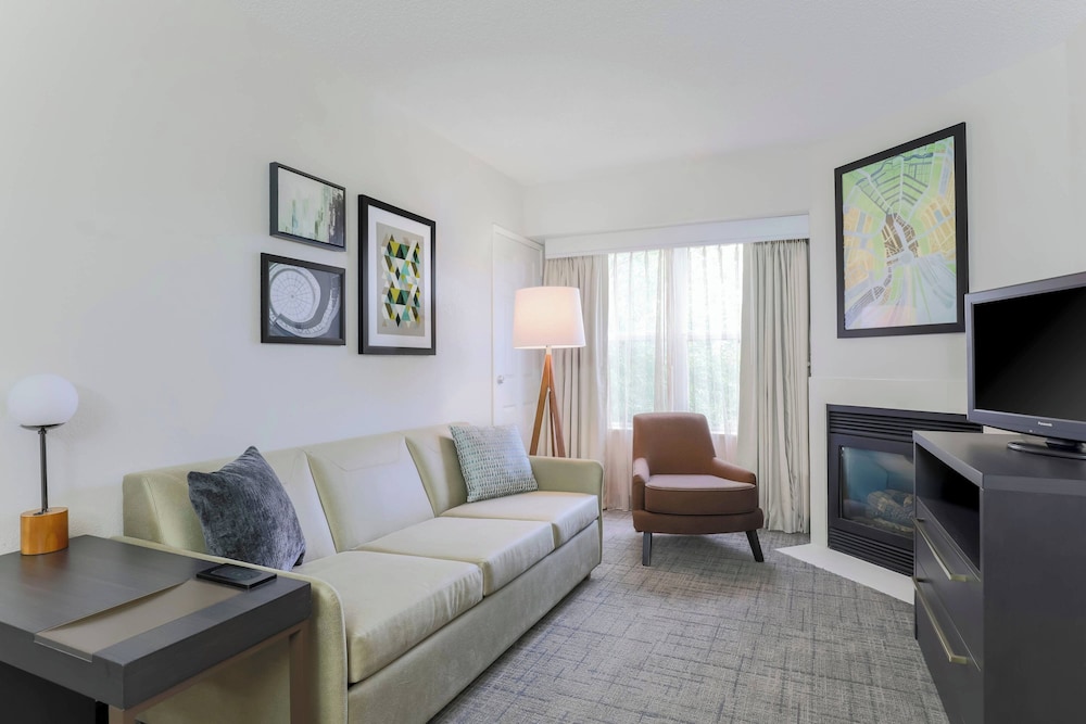Suite, 2 Bedrooms, Fireplace