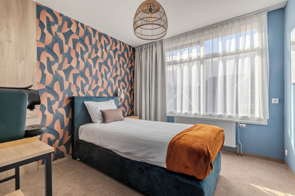 Single Room, City View