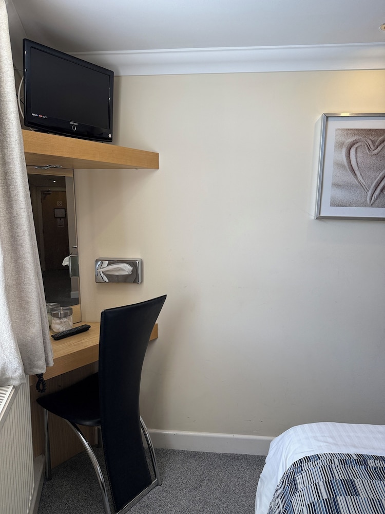 06 Sunset Suite 4-Star, 2 Bedrooms, Sea View, Beachfront (plus 1 free baby)