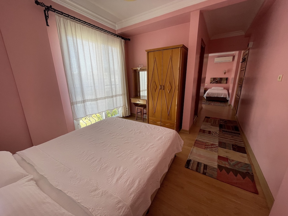 Family Room - Photo 1