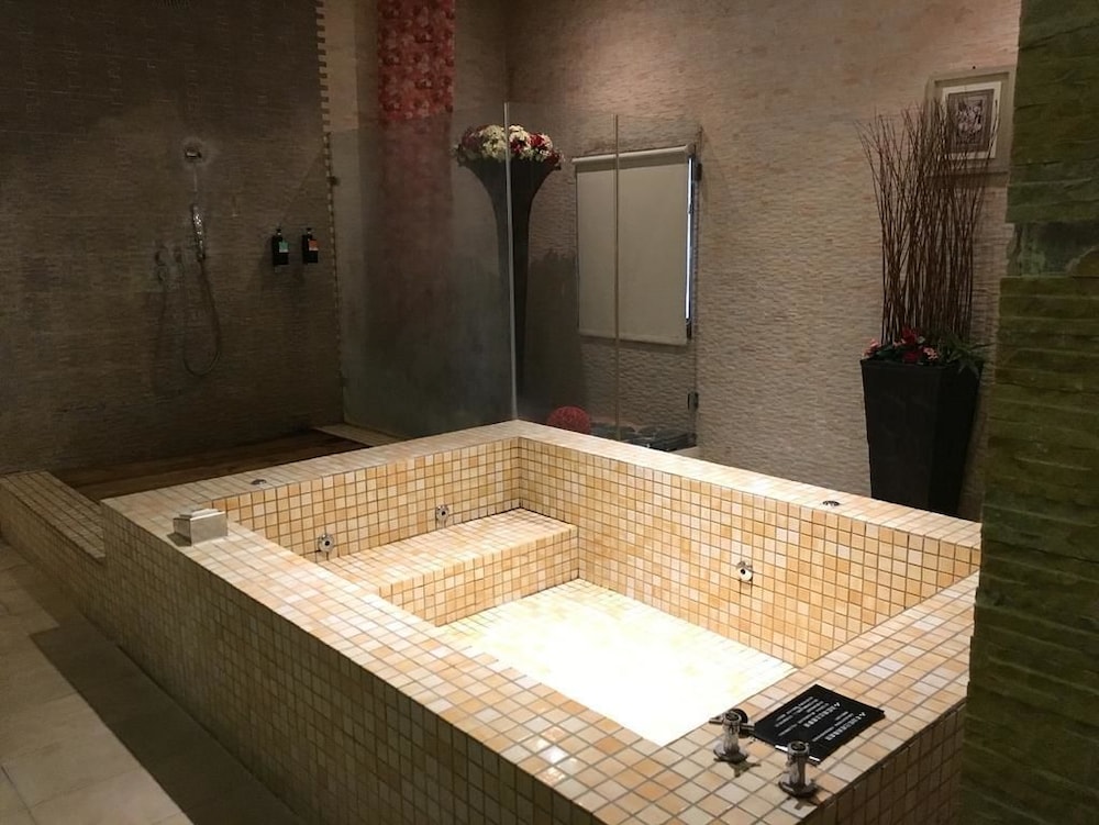 Double Room, Non Smoking (C) photo 2
