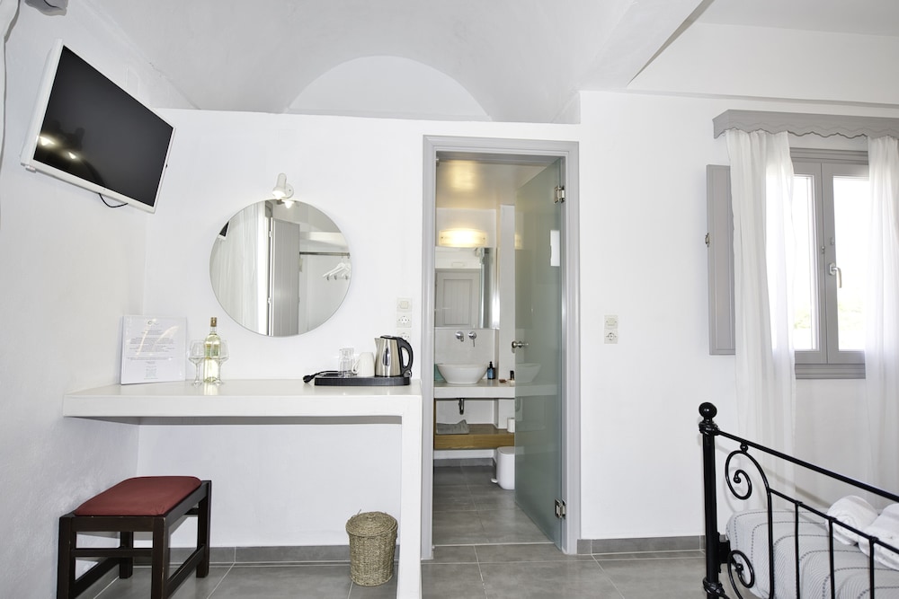 Double or Twin Room - Photo 6