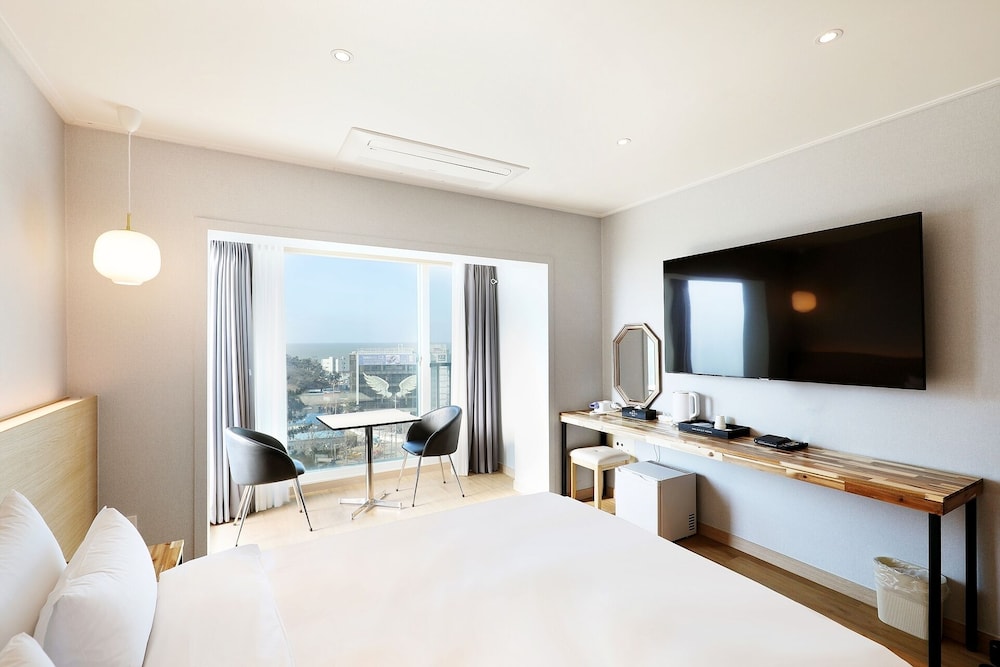 Deluxe Double Room, 1 Queen Bed photo 2