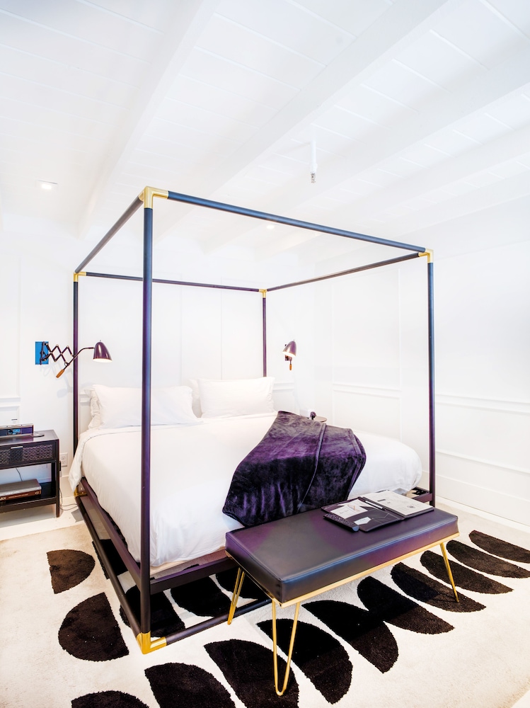Room (#3) photo 1