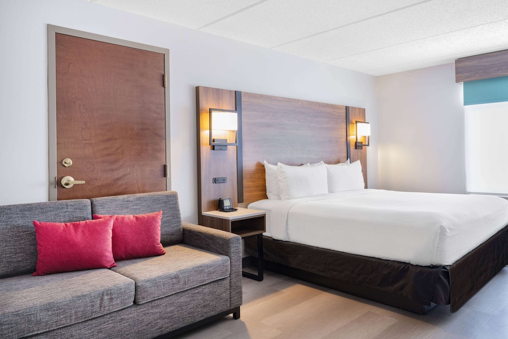 Standard Room, 1 King Bed - Photo 1