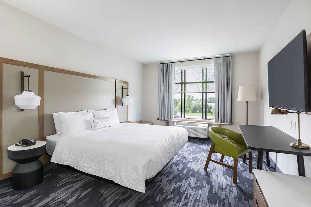 Room, 1 King Bed, City View (Mobility/Hearing Access, Roll-In Shwr) photo 2