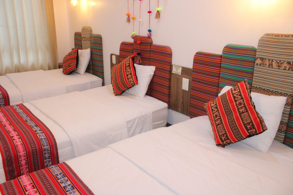 Classic Triple Room, 3 Twin Beds, Ensuite, Courtyard View photo 2