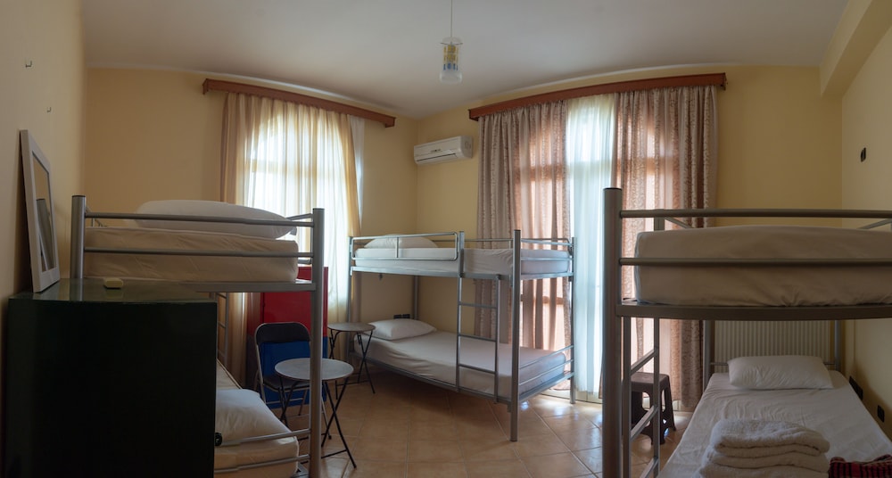 Shared Dormitory, Mixed Dorm, Shared Bathroom (6)