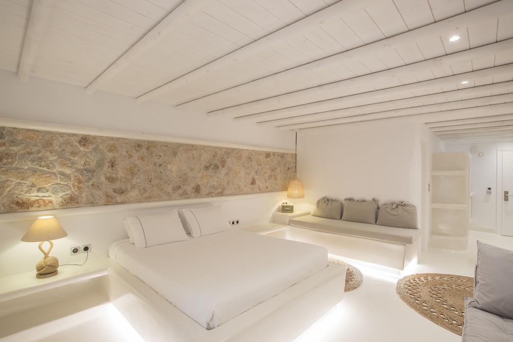 Superior Suite - Photo 16