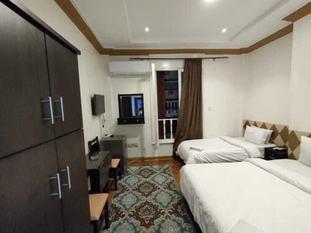 Double Room, 1 Double Bed, Private Bathroom - Photo 6
