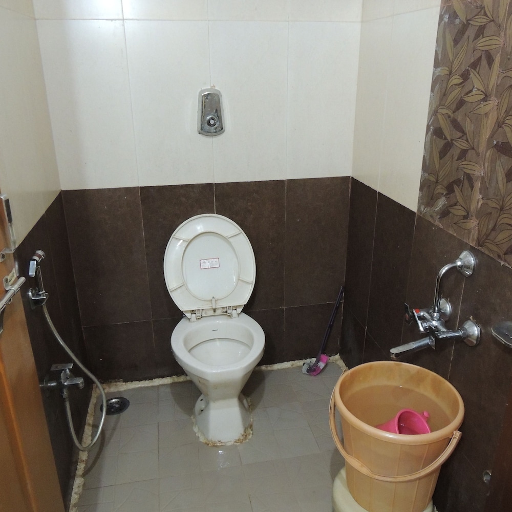 Deluxe Double Room, 1 Queen Bed, Smoking, Private Bathroom photo 2