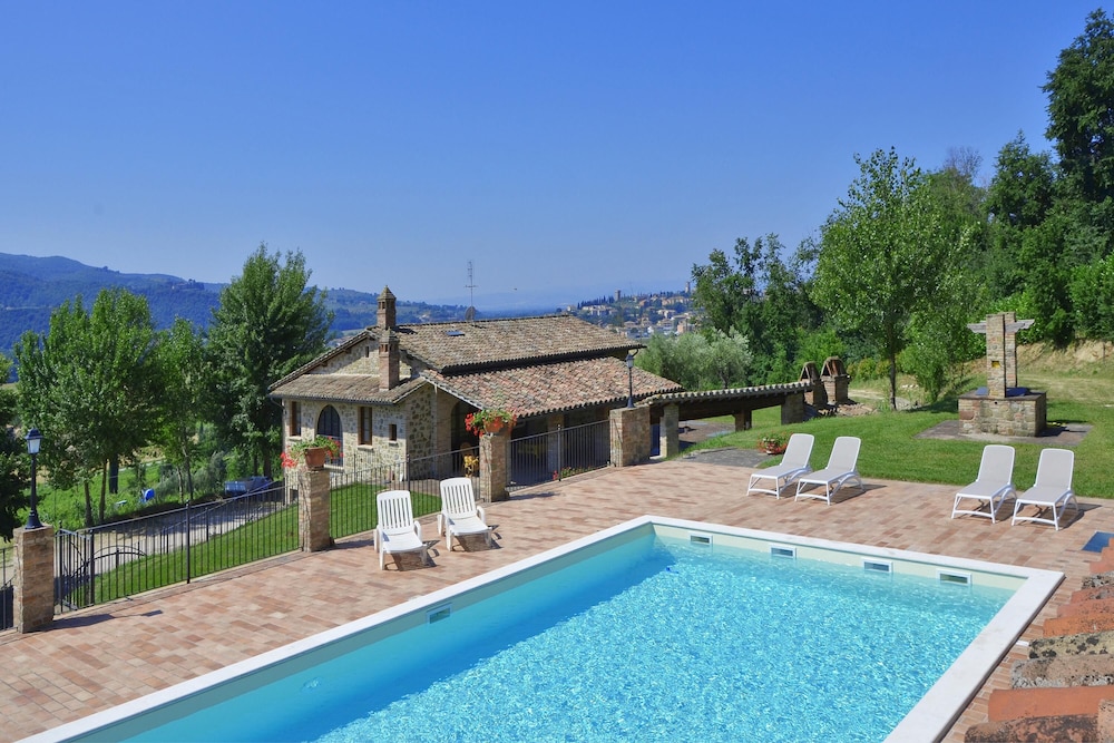 Villa photo 2