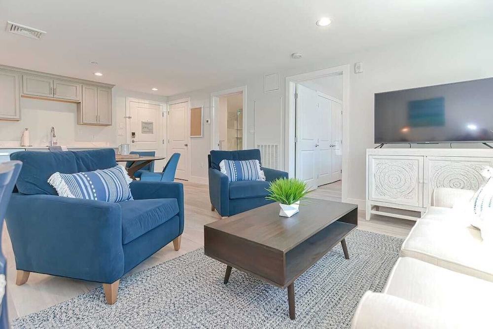 Luxury Condo photo 1