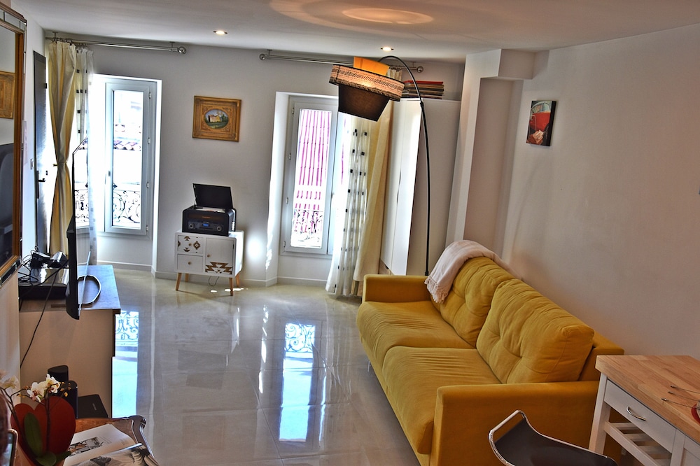 Exclusive Apartment (Vintage)