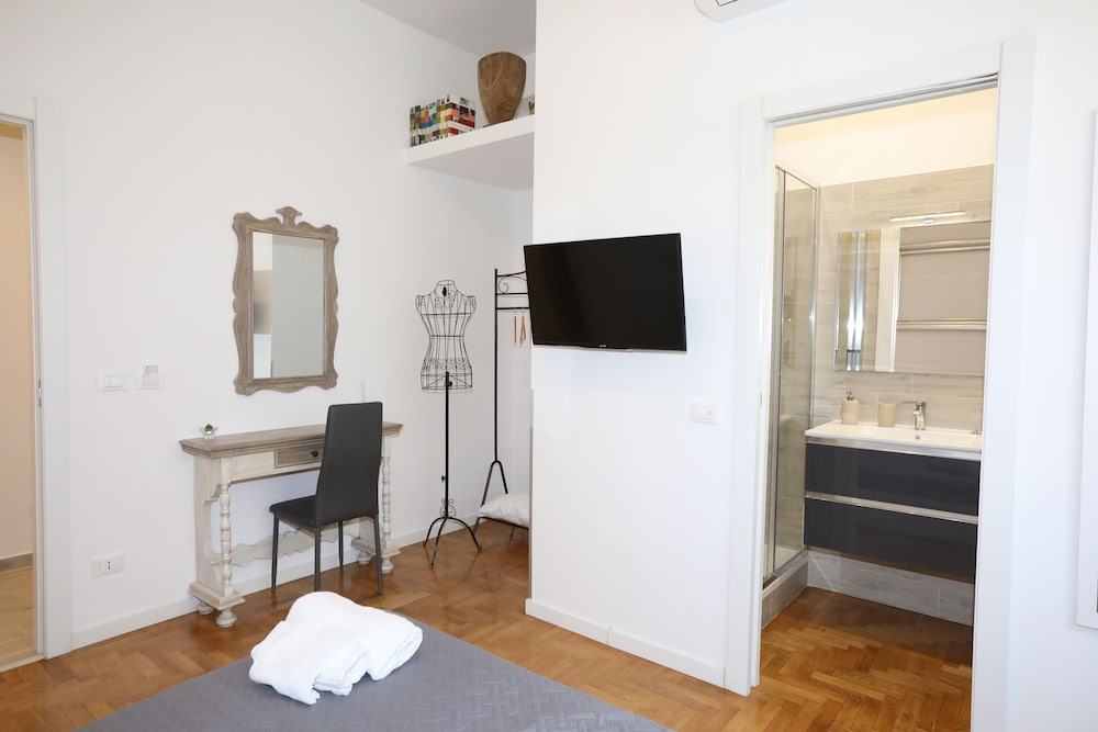 Deluxe Double Room, City View photo 3