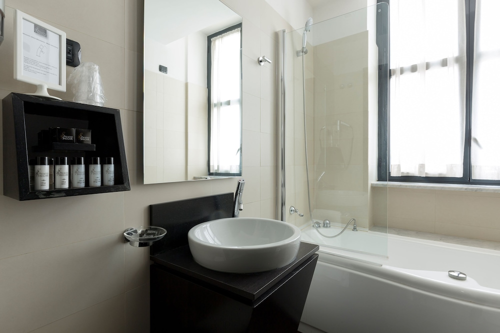 Executive Double Room Single Use thumbnail 6