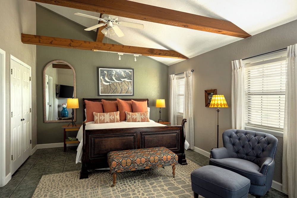 Luxury Suite, 1 King Bed, Non Smoking (Laredo Suite)