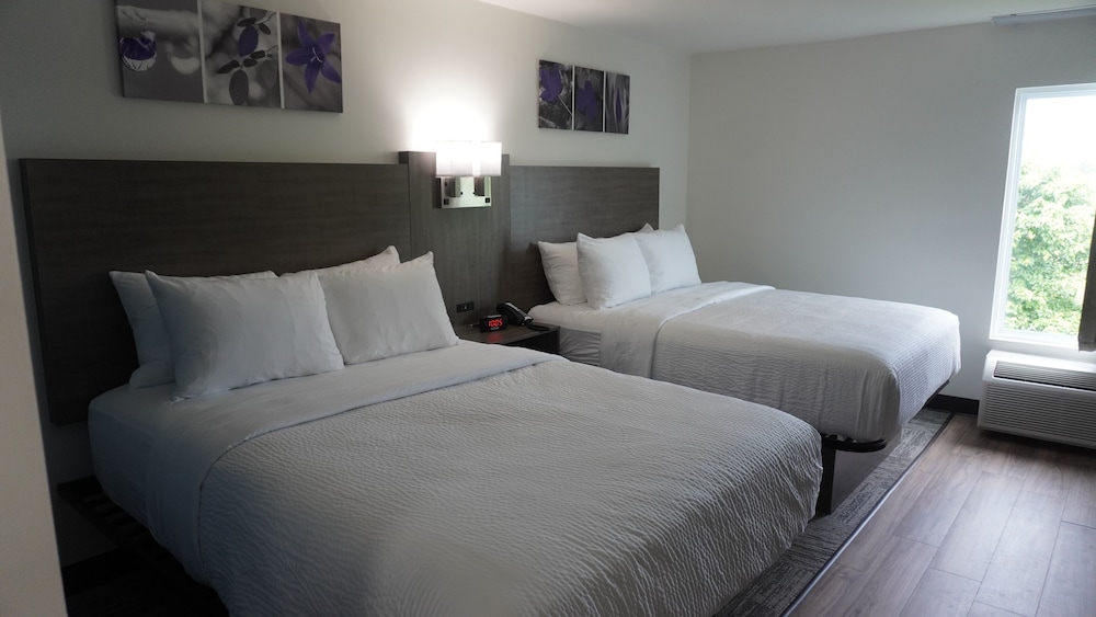 Standard Room, 2 Queen Beds, Non Smoking - Photo 1