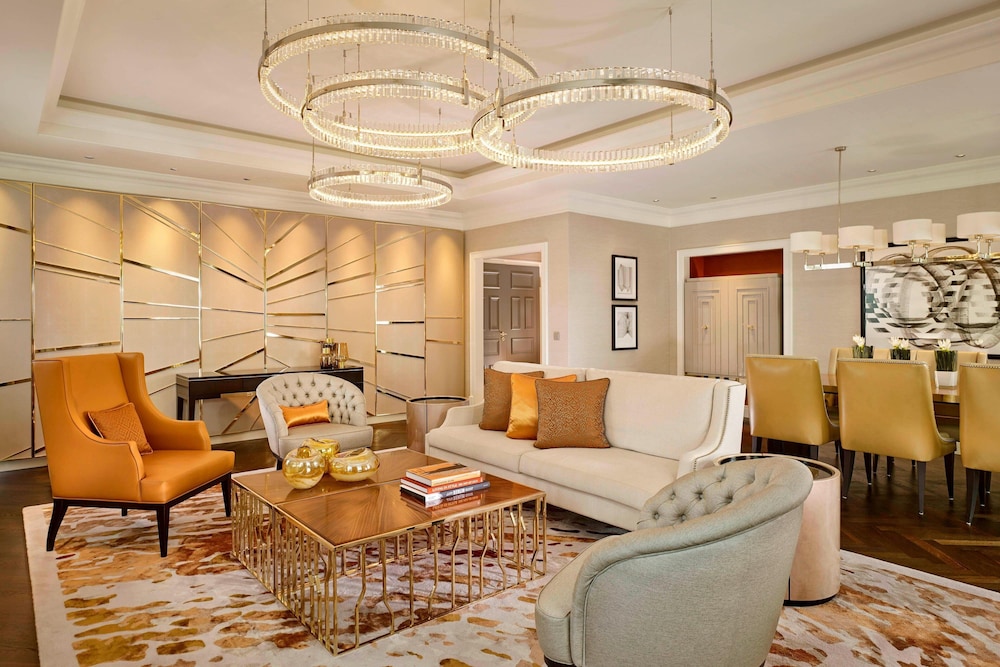 Club Suite, 2 Bedrooms (Club Lounge Access,Skyline View)