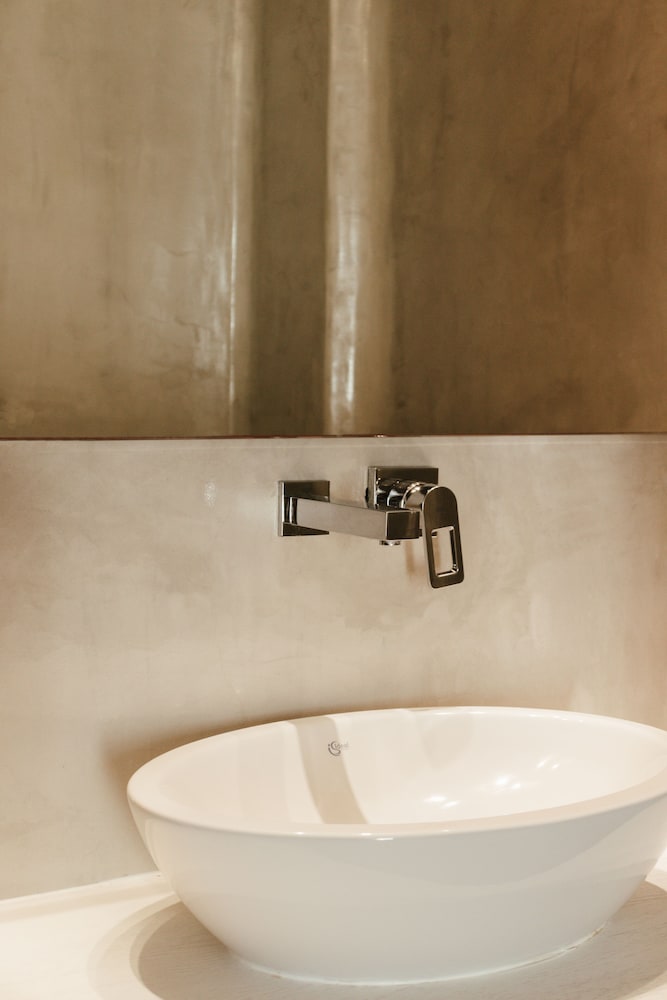 Senior Suite, Jetted Tub - Photo 4
