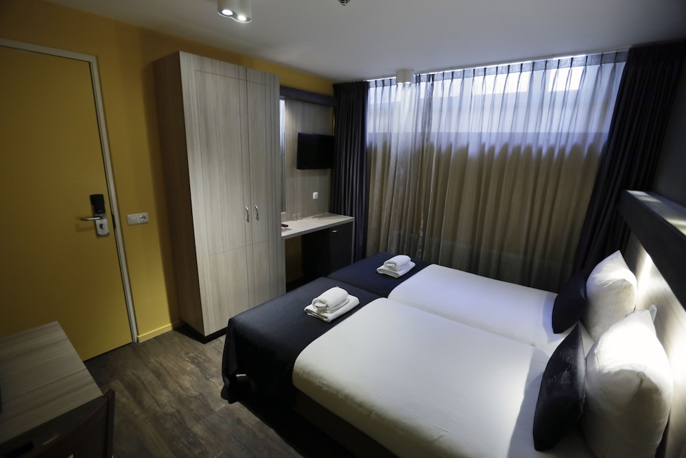 Standard Twin Room (Basement Room, 2 Twin Beds)