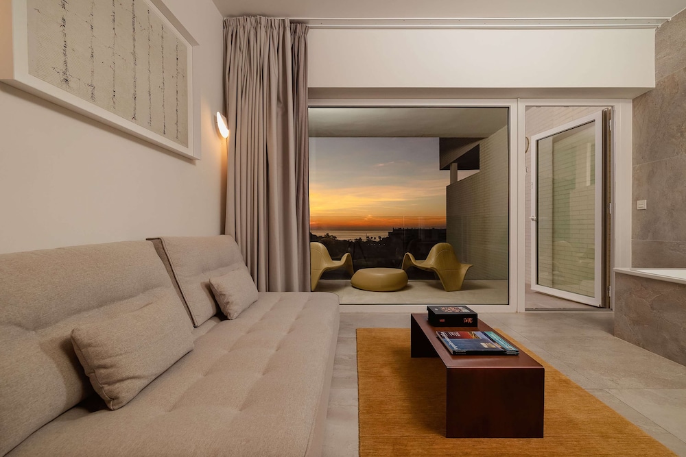 Twin Leiro Suite