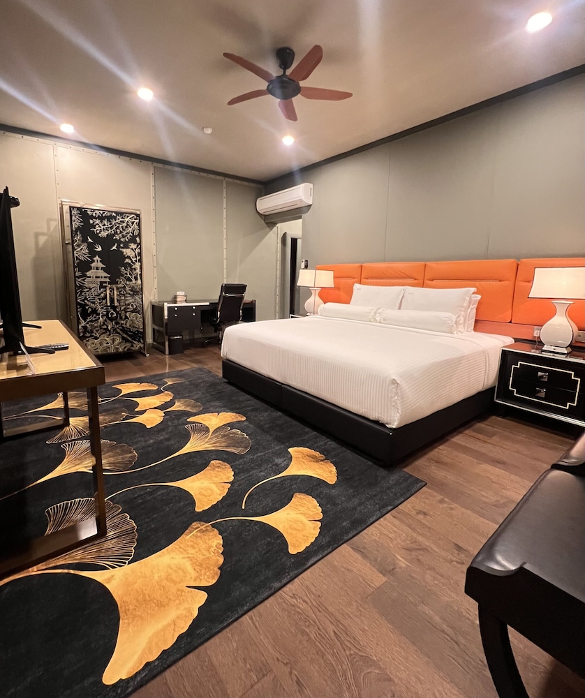8 Suites Premier Triple