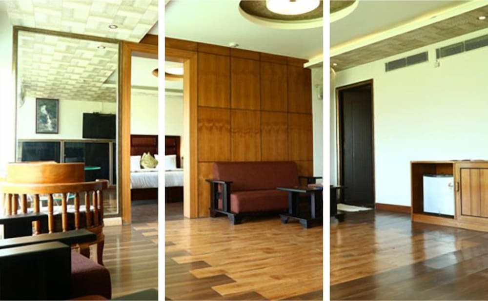 Deluxe Suite photo 3