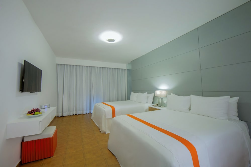 Nirvana 2 queen size beds, non-smoking.