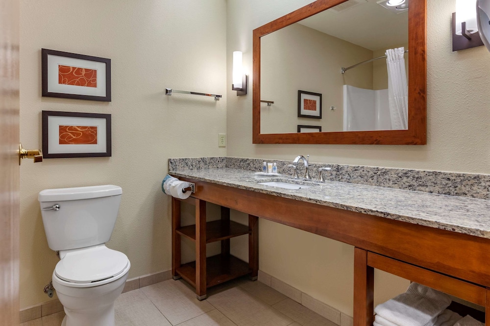 Suite, Multiple Beds, Non Smoking (Upgrade) - Photo 2