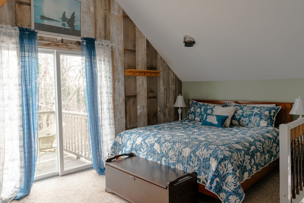 Standard Suite, Non Smoking (Sail Loft - No Pets) photo 2