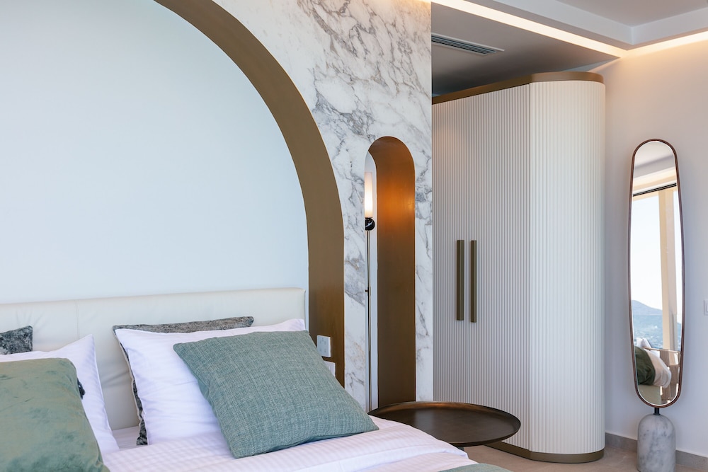 Deluxe Room With Sea View And Outdoor Jetted Tub