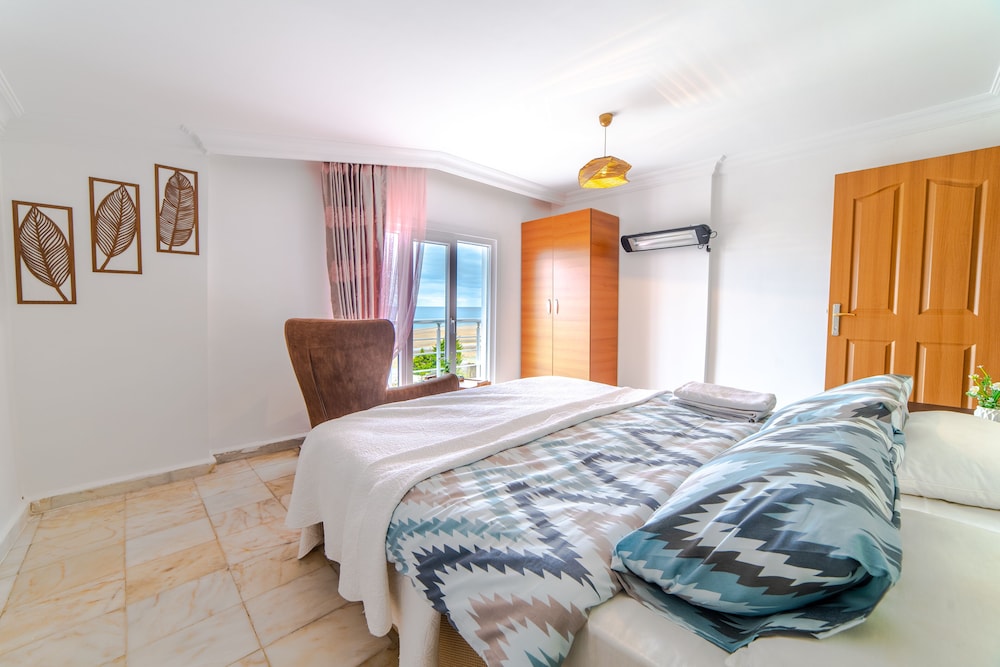 Deluxe Room, 1 Queen Bed, Sea View photo 1