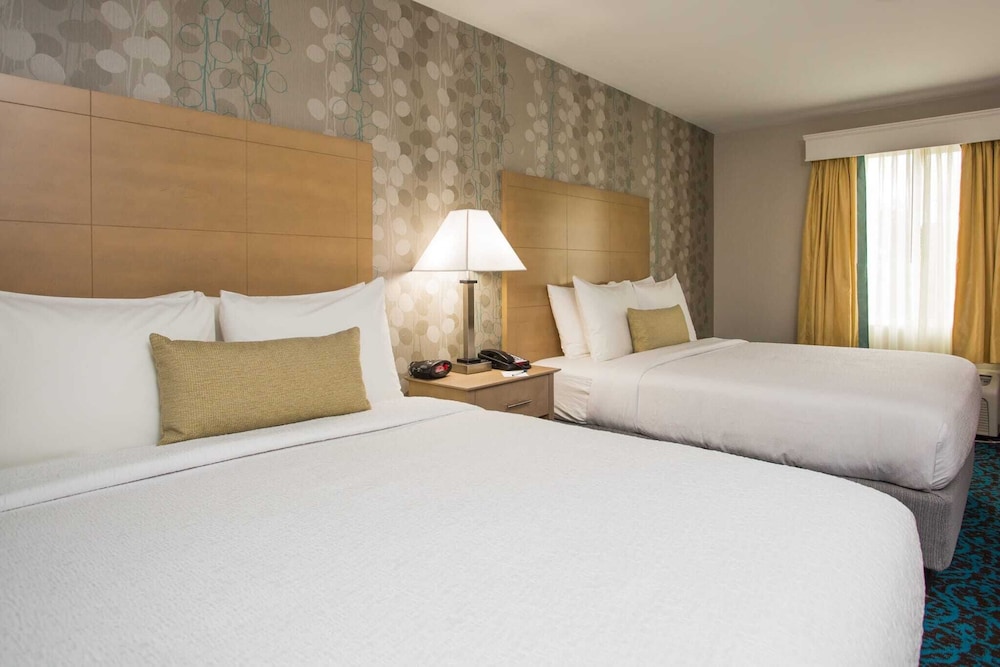 Room, 2 Queen Beds - Photo 1