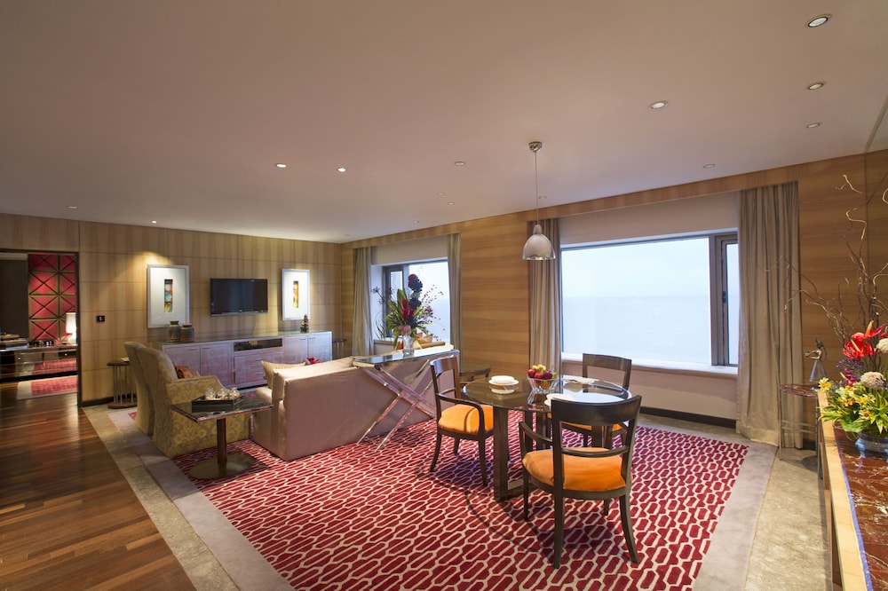Grande Luxury, Grand Suite, 1 King Bed, Sea View thumbnail 5
