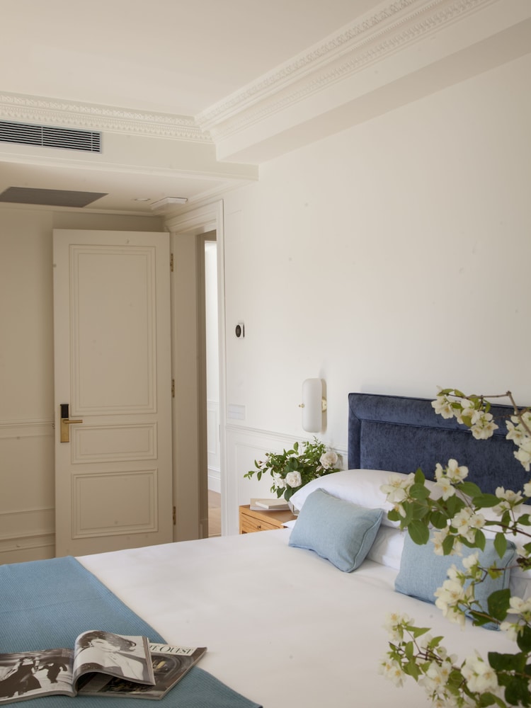 Superior Double Room, River View photo 2