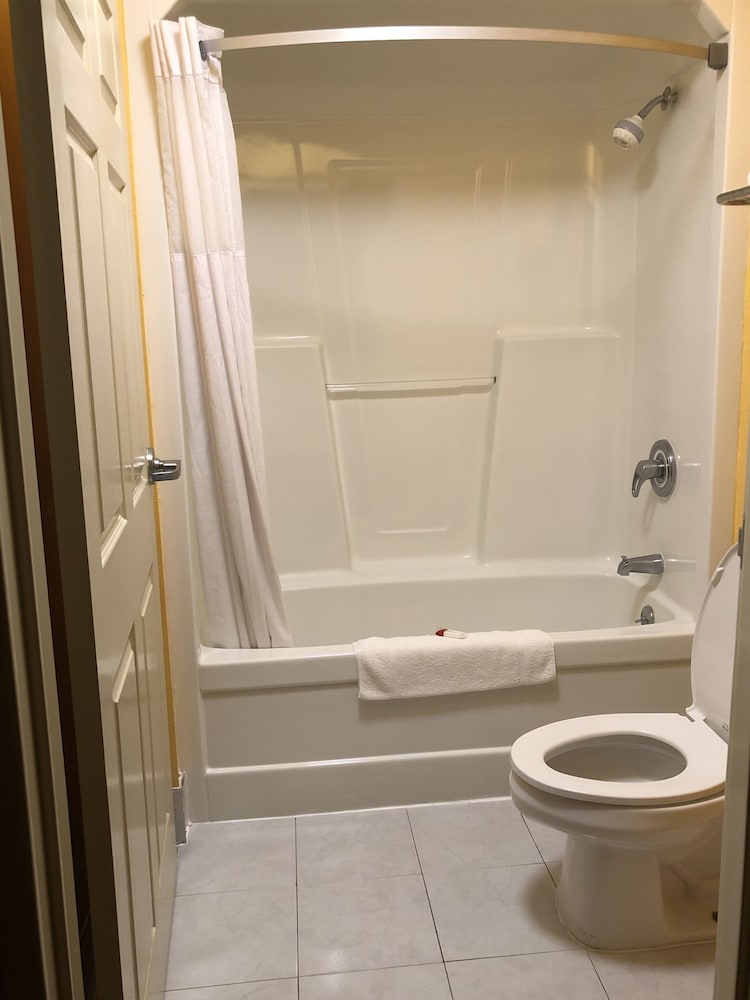 Standard Room, 2 Queen Beds, Smoking - Photo 5