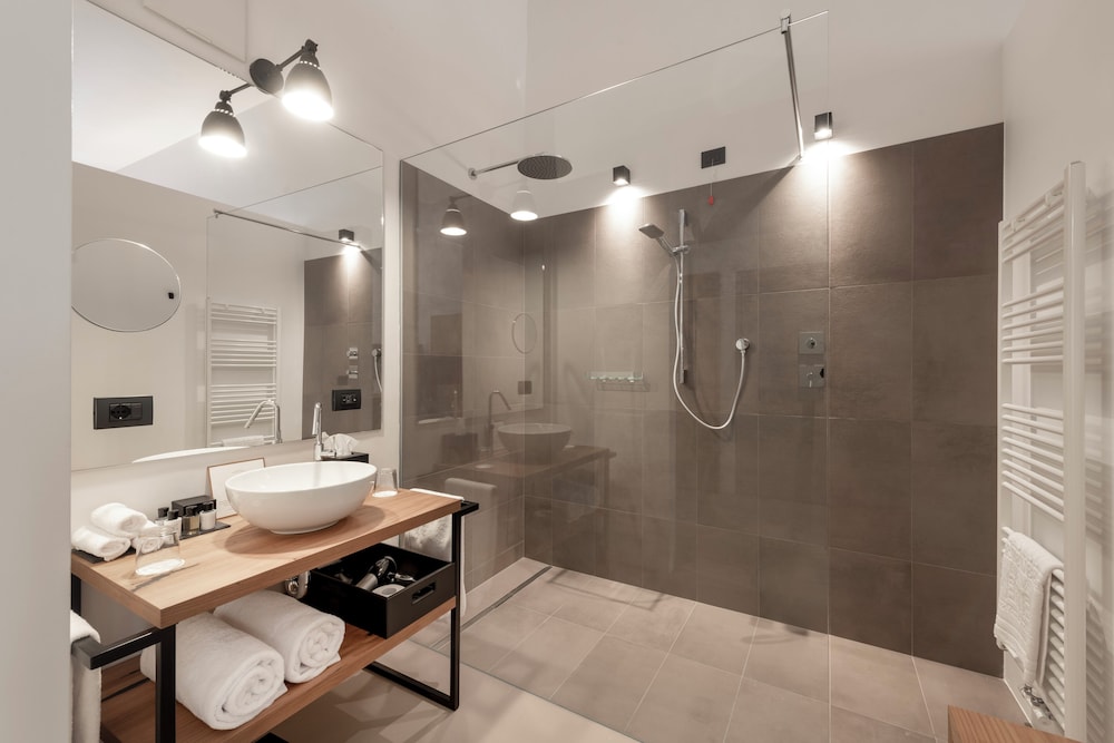 Deluxe Suite - Photo 3