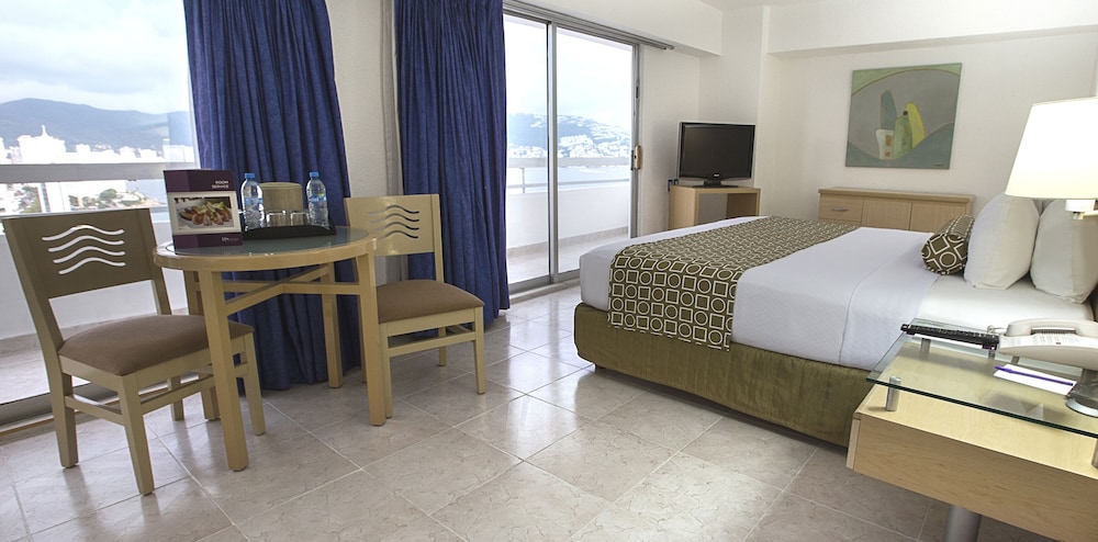 Junior Suite, 1 King Bed, Balcony, Partial Ocean View - Photo 1