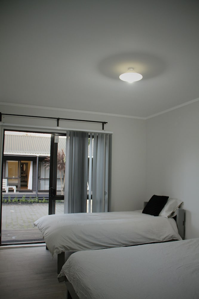 Standard Triple Room (Double with Single Bed) photo 3