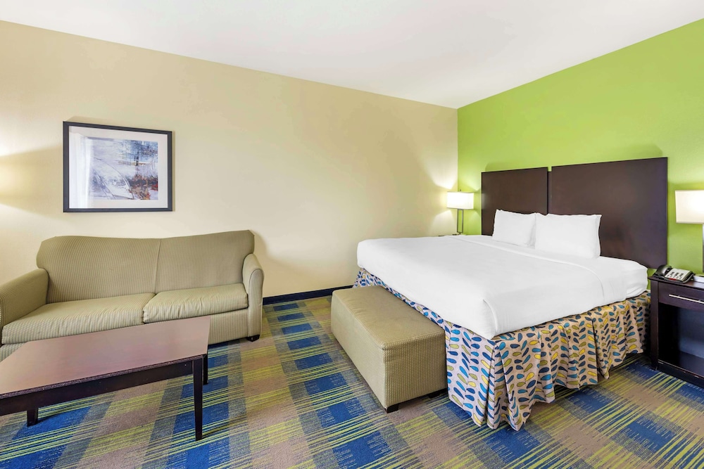 Suite, Multiple Beds, Accessible, Non Smoking (with Sofabed) photo 3