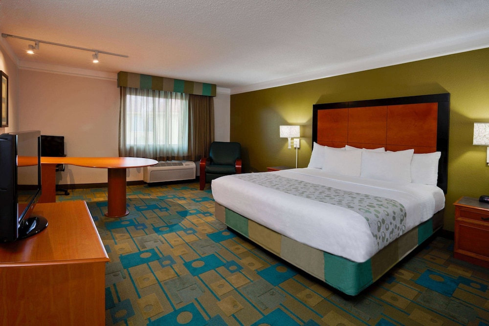 Deluxe Room, 1 King Bed, Non Smoking photo 1