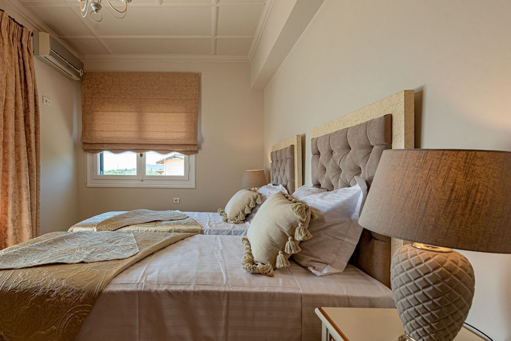 Luxury Villa, 5 Bedrooms, Pool View