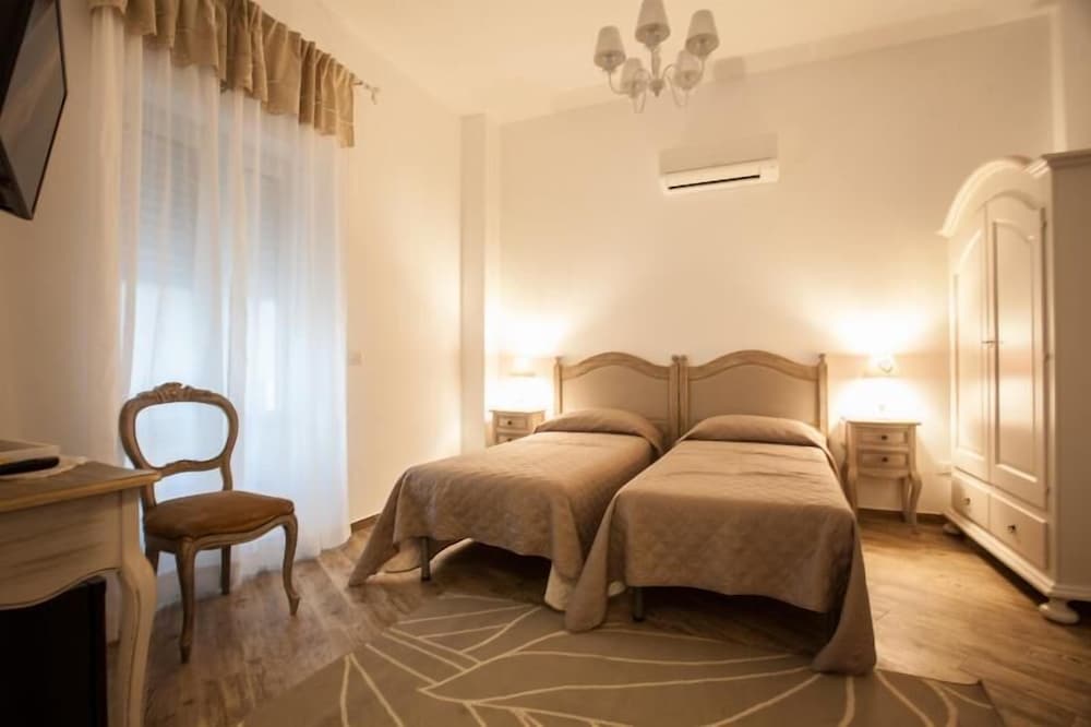 Comfort Room, 2 Twin Beds, Accessible