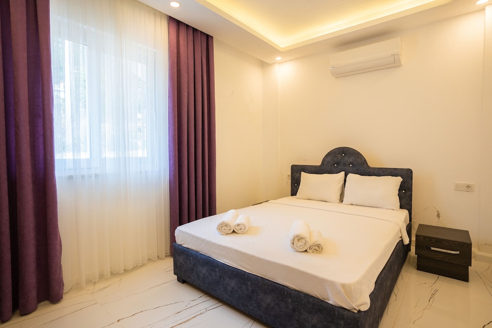 Luxury Apartment photo 3