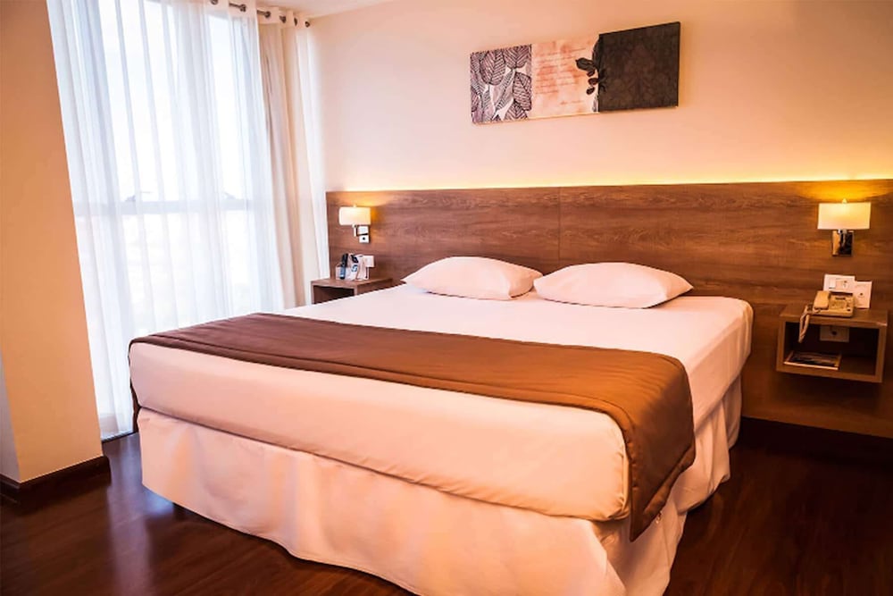 Superior King Bed, Non-Smoking photo 1