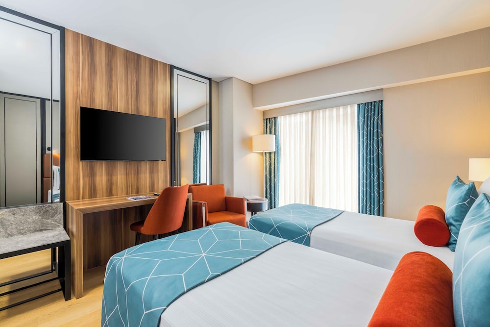 Deluxe Twin Room, Partial Sea View photo 3